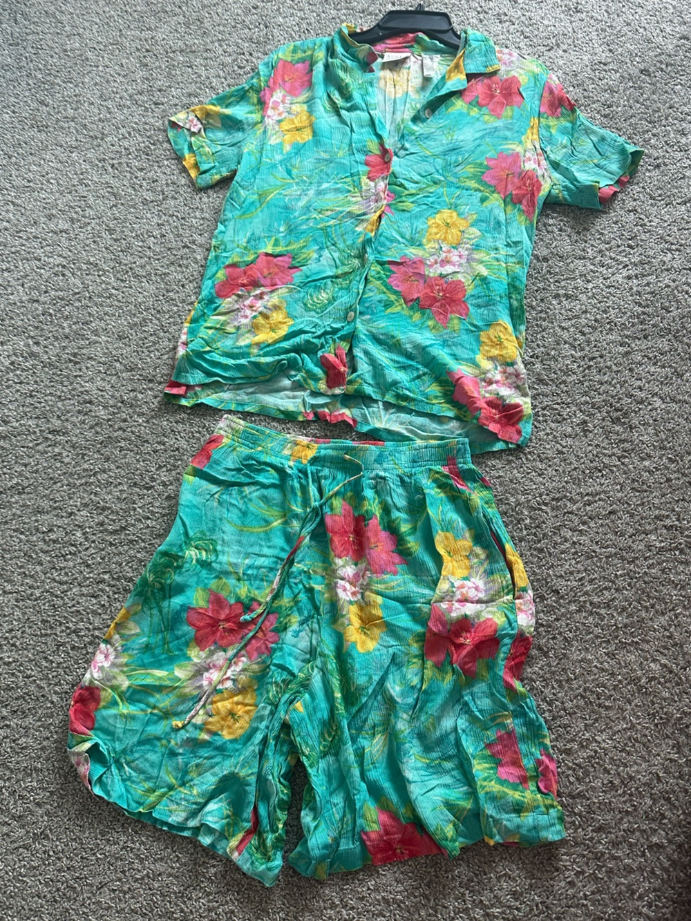 Women’s two piece floral set size medium